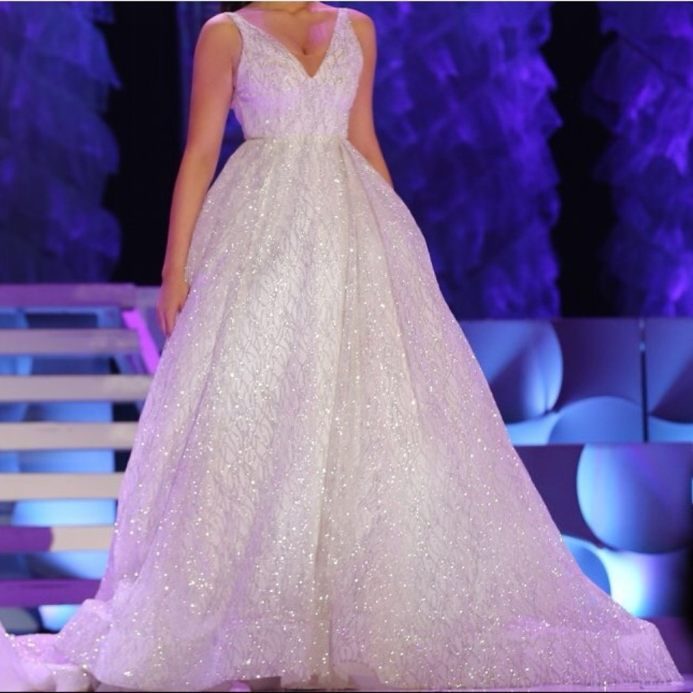 Pageant/Prom/Wedding Gown - Picture 4 of 7